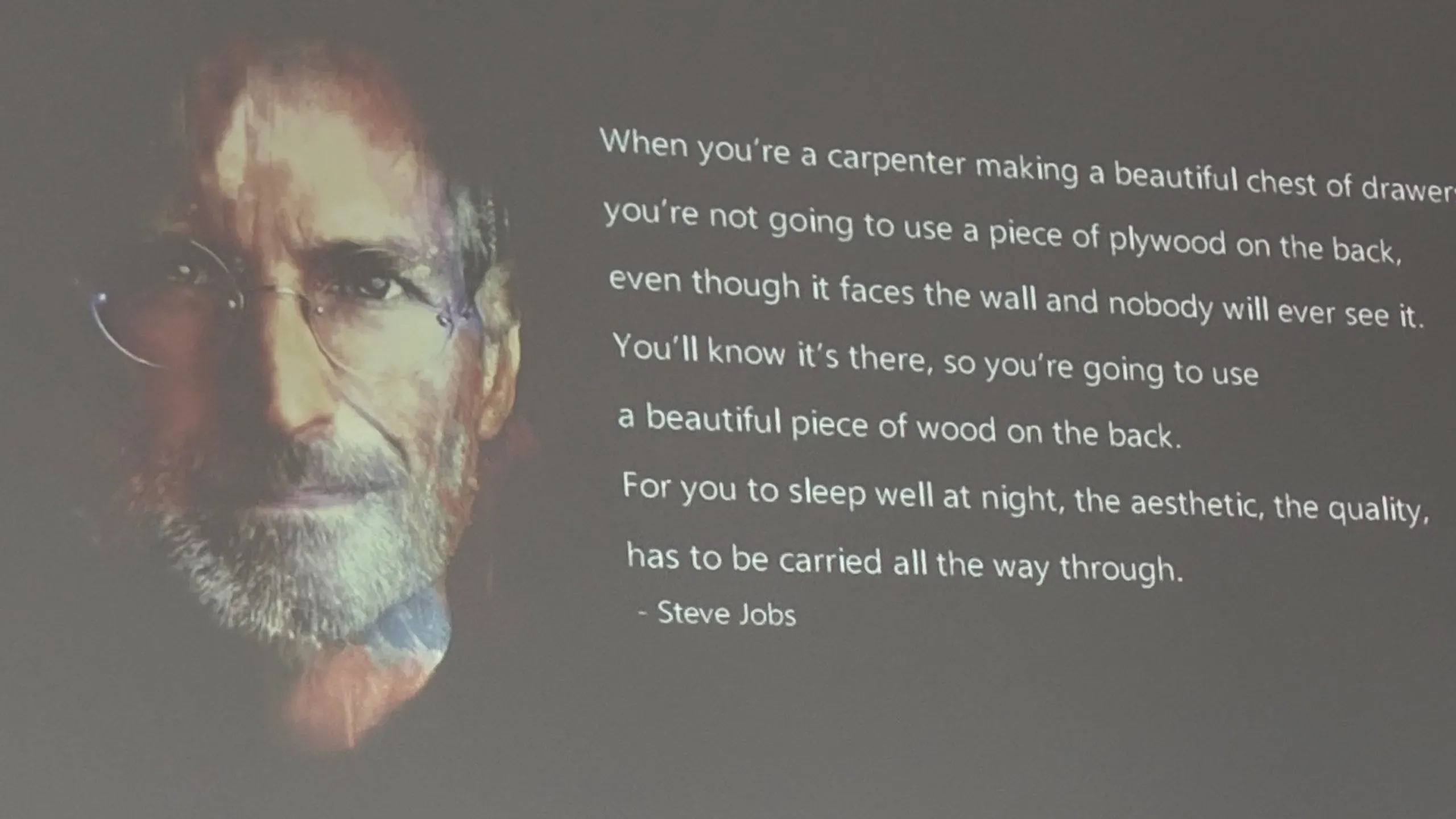 Steve Jobs mit einem Zitat über Qualität und Handwerk