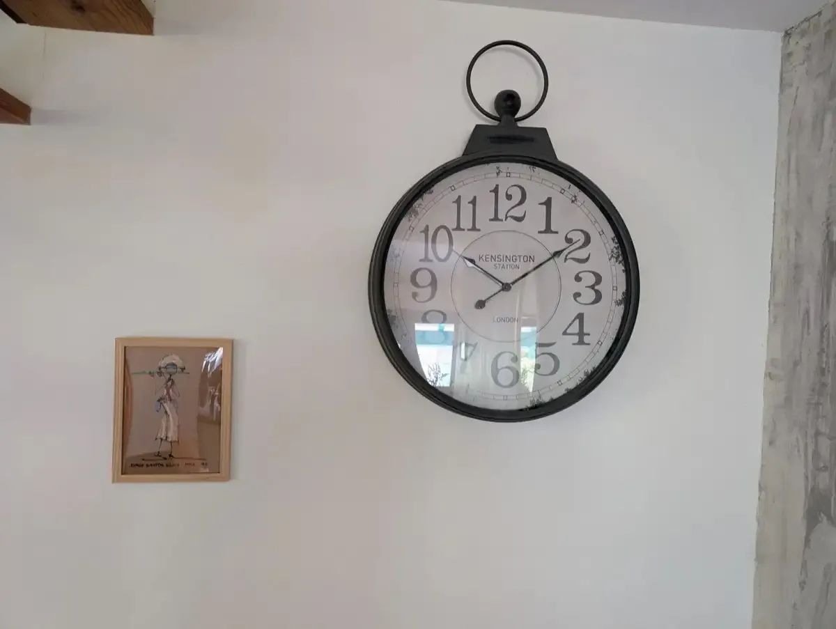 Eine stehende Uhr — die Zeit blieb nicht nur metaphorisch stehen